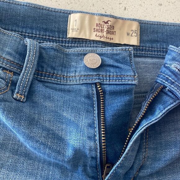 Hollister Women’s Short-Shorts Denim Mid Wash Distressed Raw Hem Size 25 - Picture 7 of 10